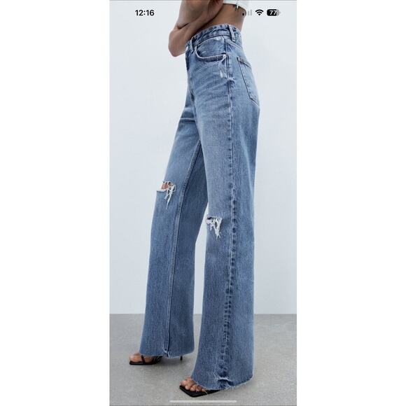 Zara Distressed Knee Jeans - Picture 2 of 7